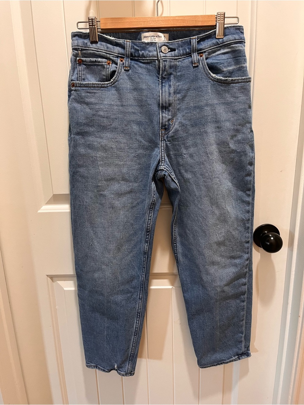 Abercrombie & Fitch Women's The Mom High Rise Jeans, Light Wash - 28/6S